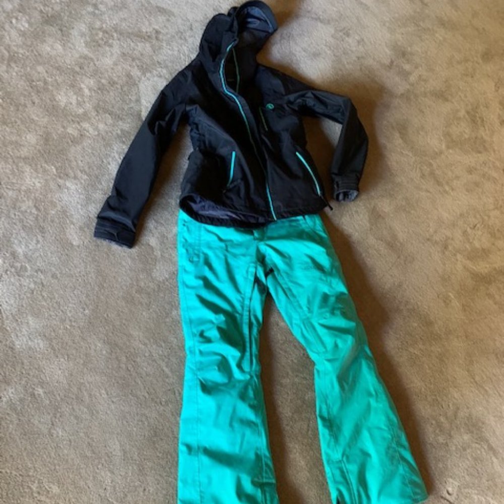 Volcom Women's Ski Jacket and Pants, size small